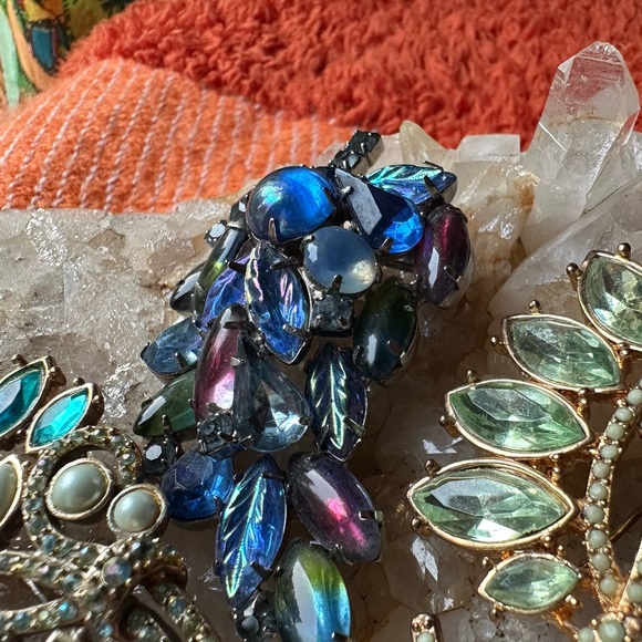 3 vintage brooches-molded glass statement piece and rhinestone pair - Picture 2 of 6